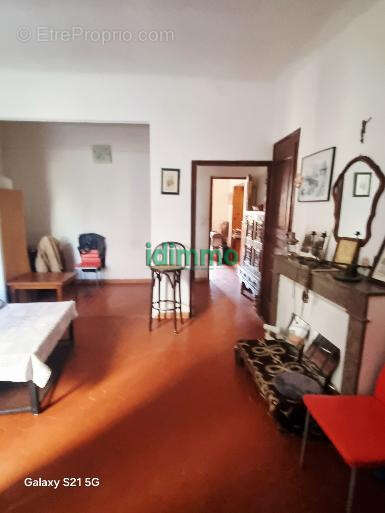 A voir Draguignan centre F3 de 95m traversant avec terrasse et cave 158000€ dpe d - photo 5