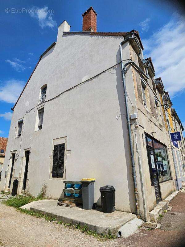 249 000, mirebeau centre, immeuble de rapport - photo 2