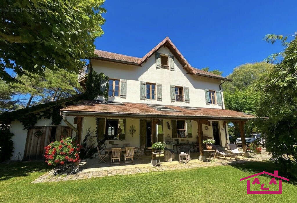 Maison à YENNE