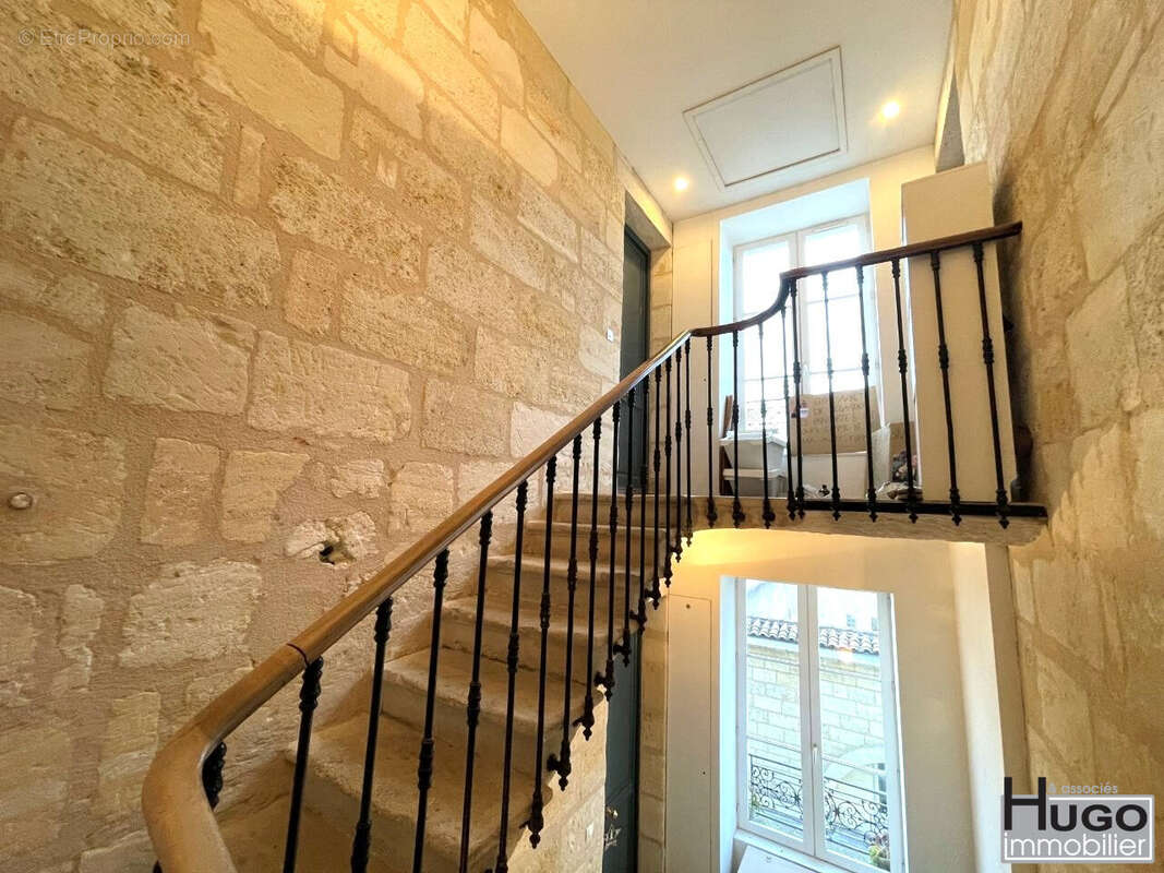 Déjà vendu par l'agence !!! bordeaux- proche du lycee montaigne et de la victoire- appartement t2 duplex libre ! - photo 13