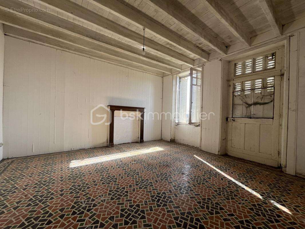 Maison en pierre à rénover – 4 pièces – terrain 2046 m² – terrasse plein sud avec vue sur la vallée - photo 9
