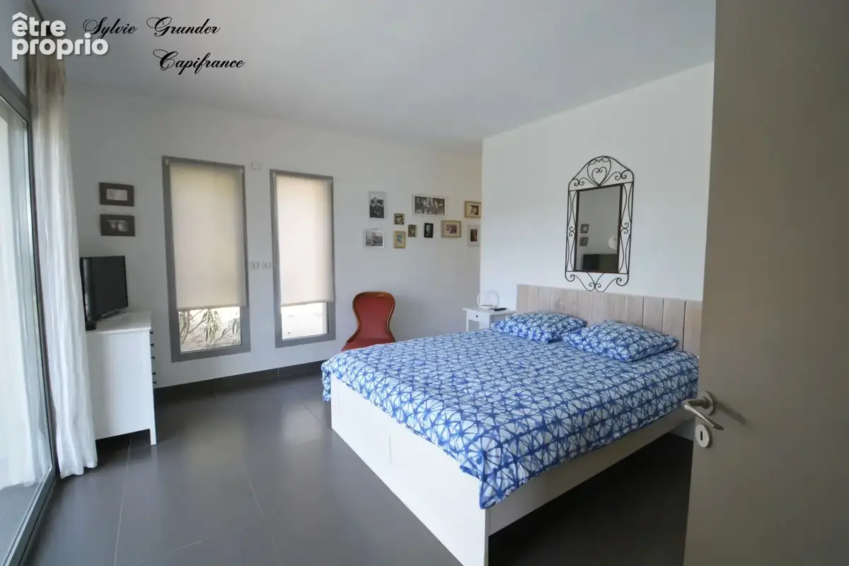 Dpt Bouches du Rhône (13), à vendre VERNEGUES maison P5 de 180 m² - Terrain de 1 300,00 m² - Plain pied - photo 6