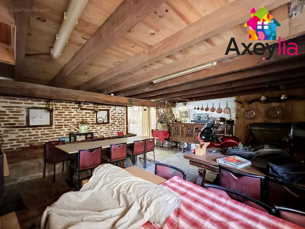 A vendre - les noës - ancienne auberge à rénover avec appartement - photo 4