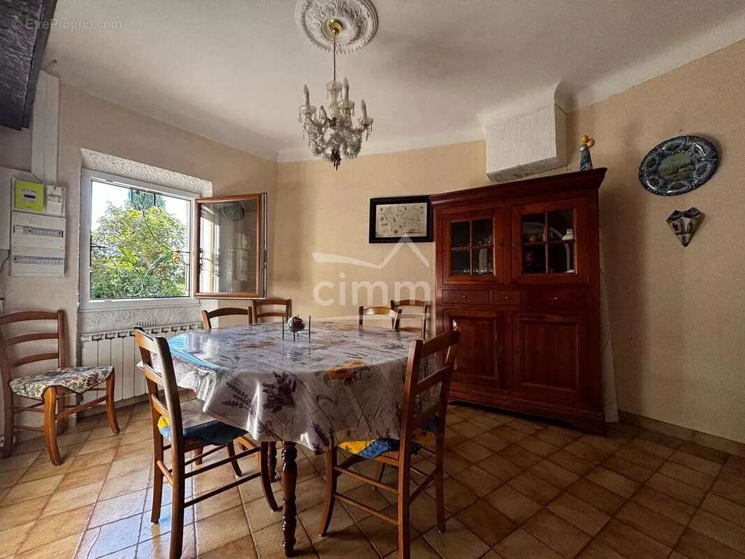 Maison à LARAGNE-MONTEGLIN