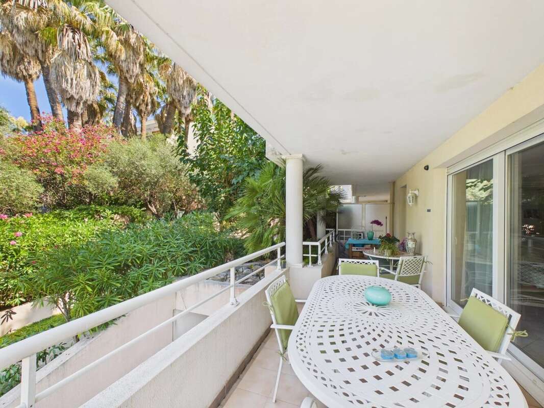 2 pièces d'angle avec vaste terrasse – Quartier Rostagne / Les Pins - photo 12