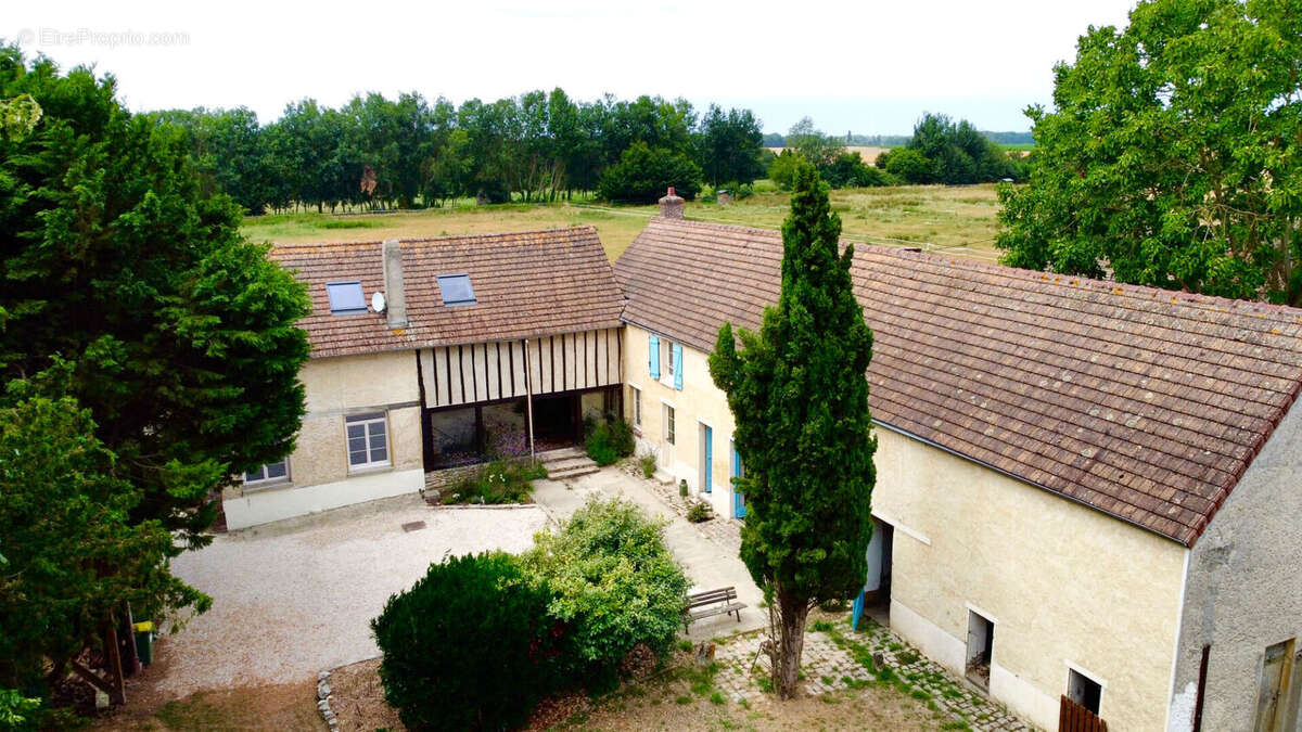 Maison à THOIRY