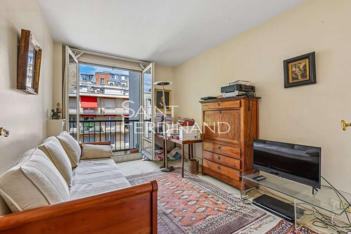Appartement à NEUILLY-SUR-SEINE
