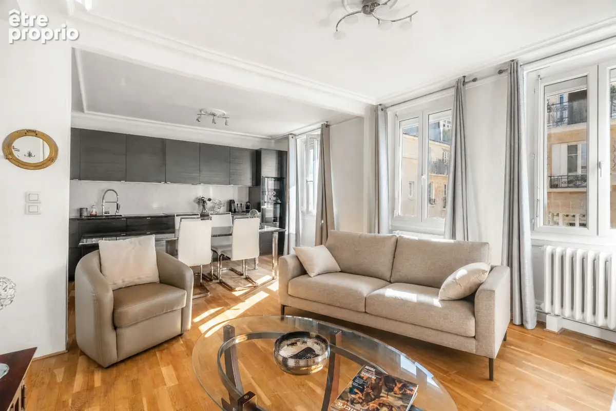 Appartement à PARIS-17E