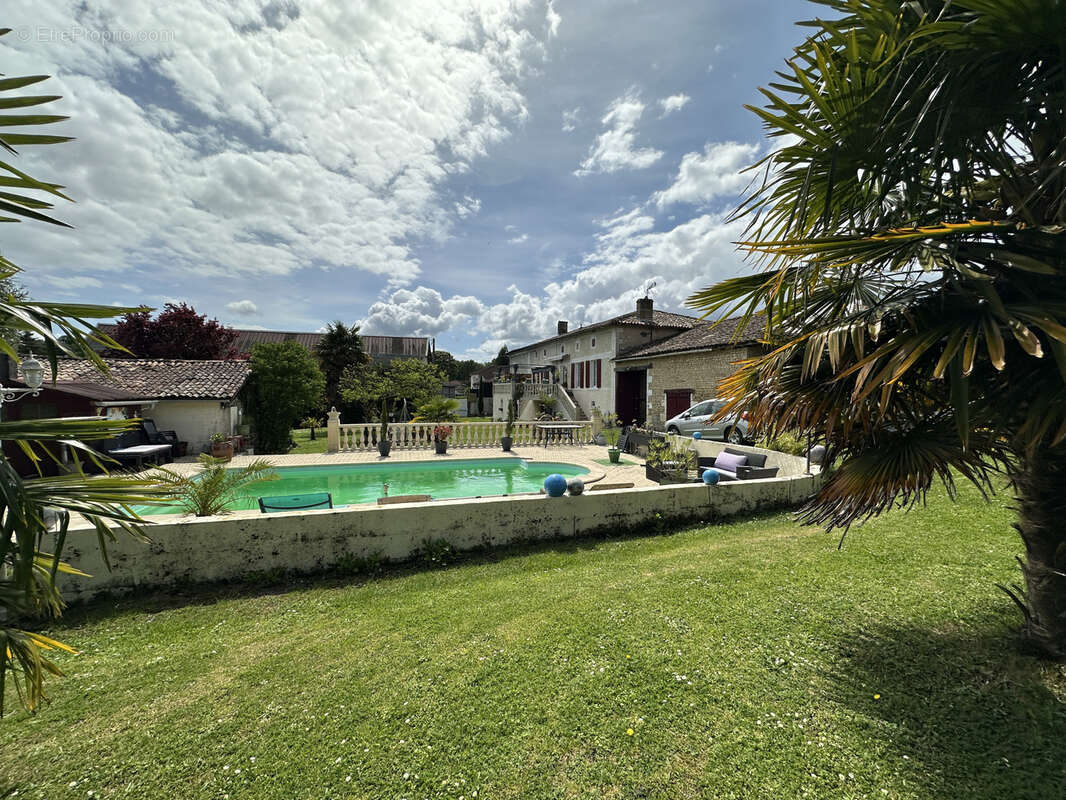 Maison à CHALLIGNAC
