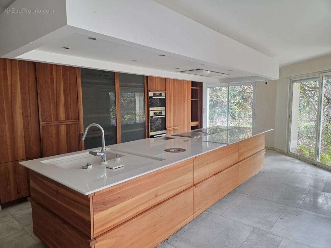 Maison à MONTELIMAR