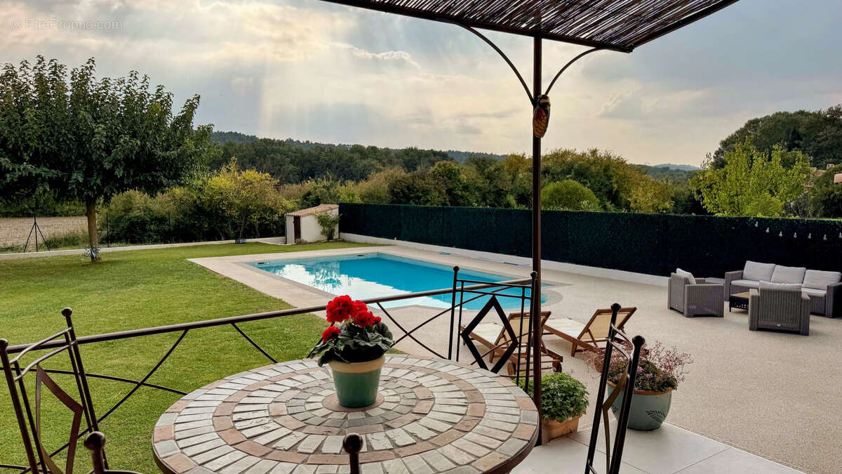 Maison à CHATEAUNEUF-LE-ROUGE