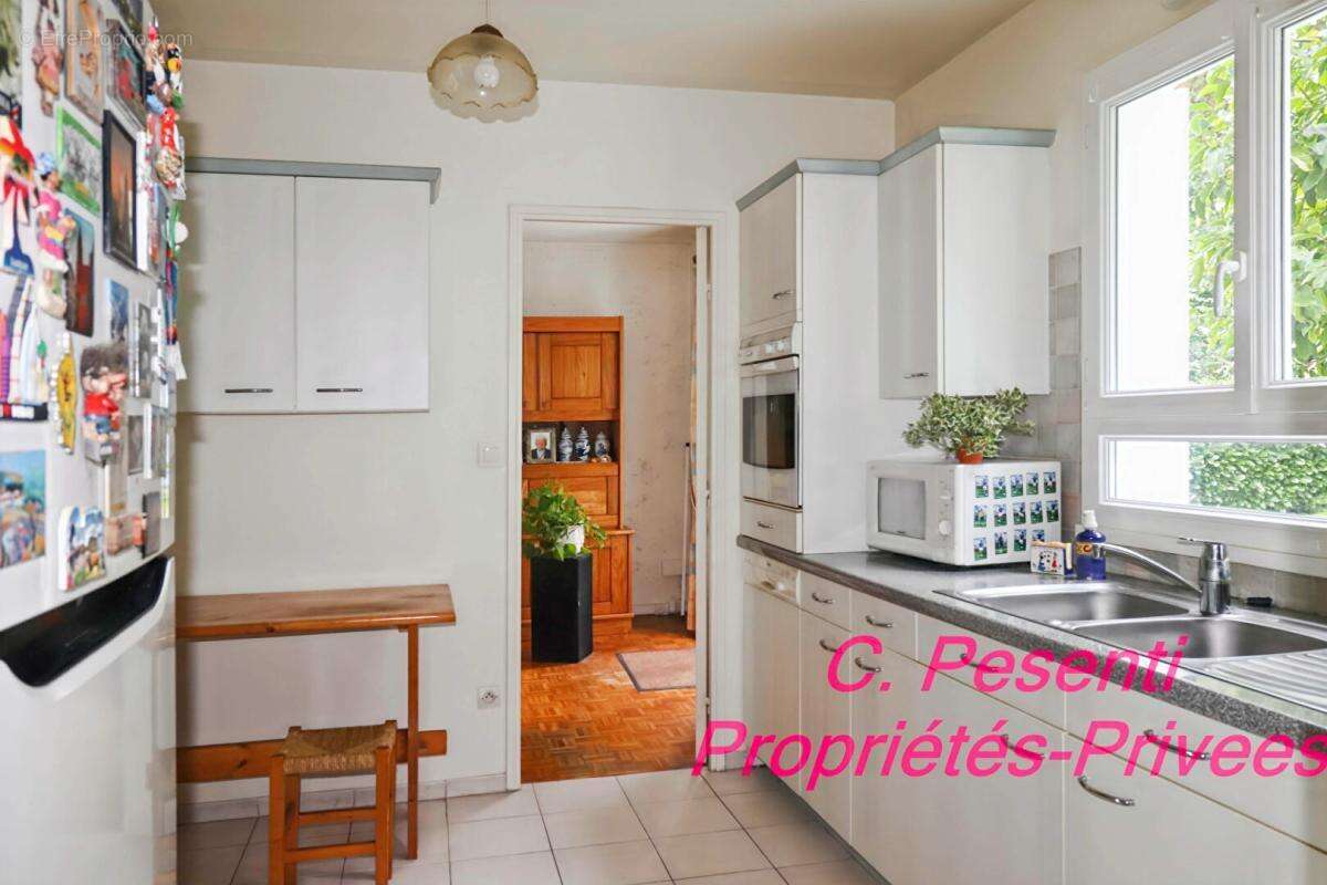 Maison à BUSSY-SAINT-GEORGES