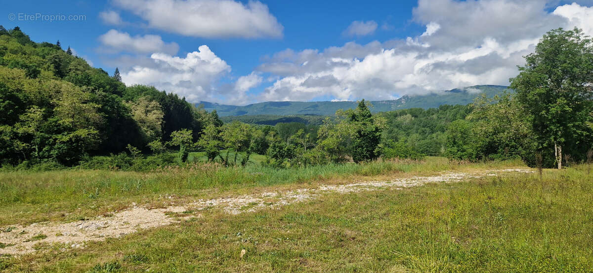 Terrain à CHAZEY-BONS