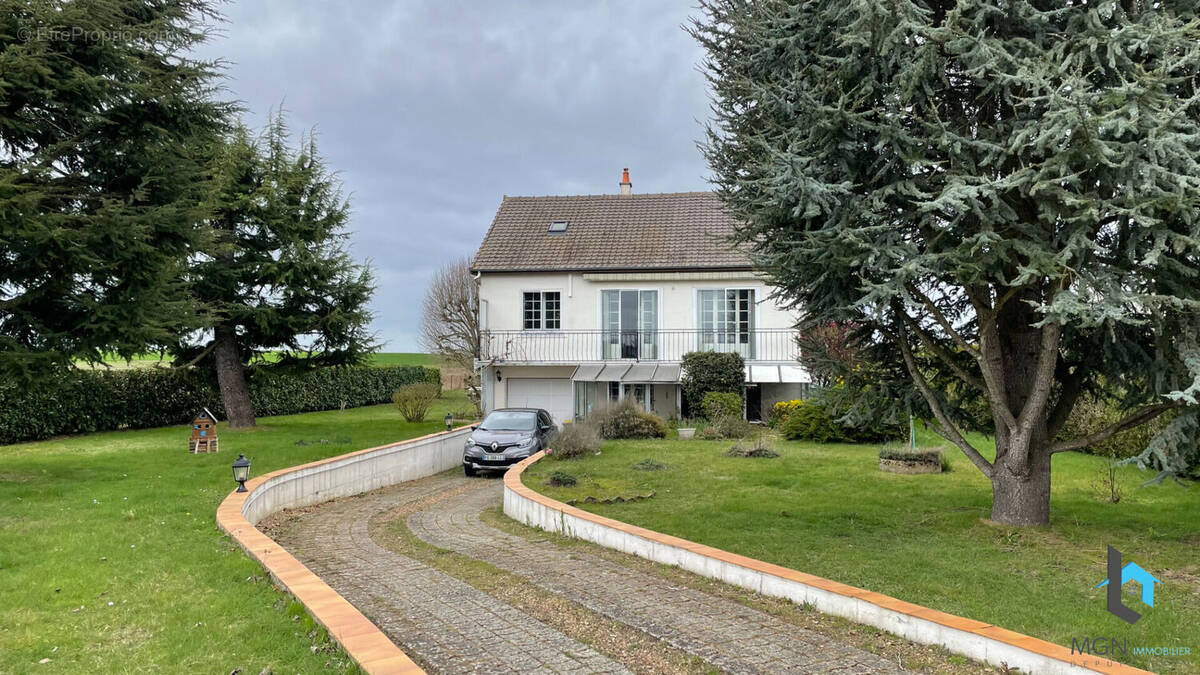 Maison à SAUMERAY
