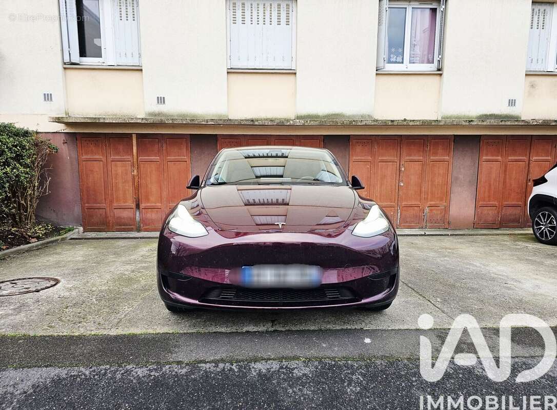 Photo 3 - Parking à TAVERNY