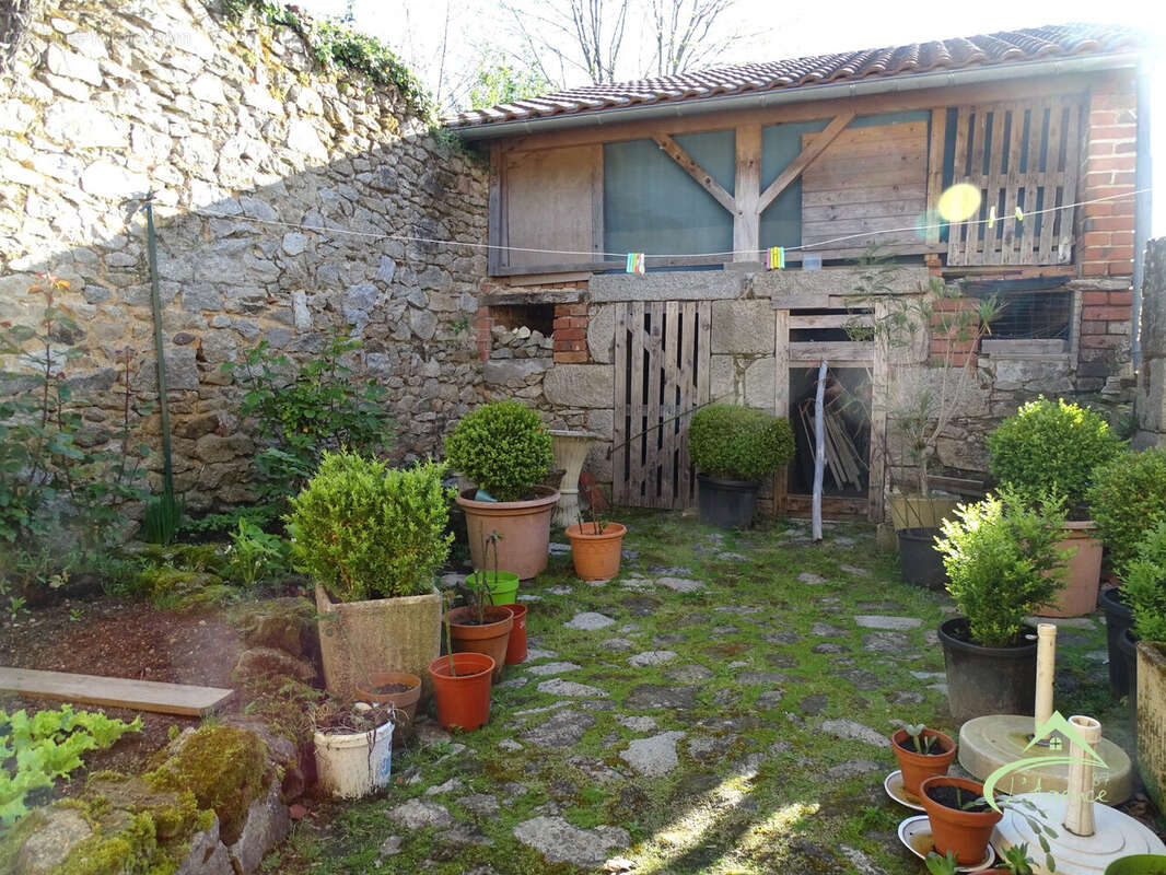Maison à SAINT-JUNIEN