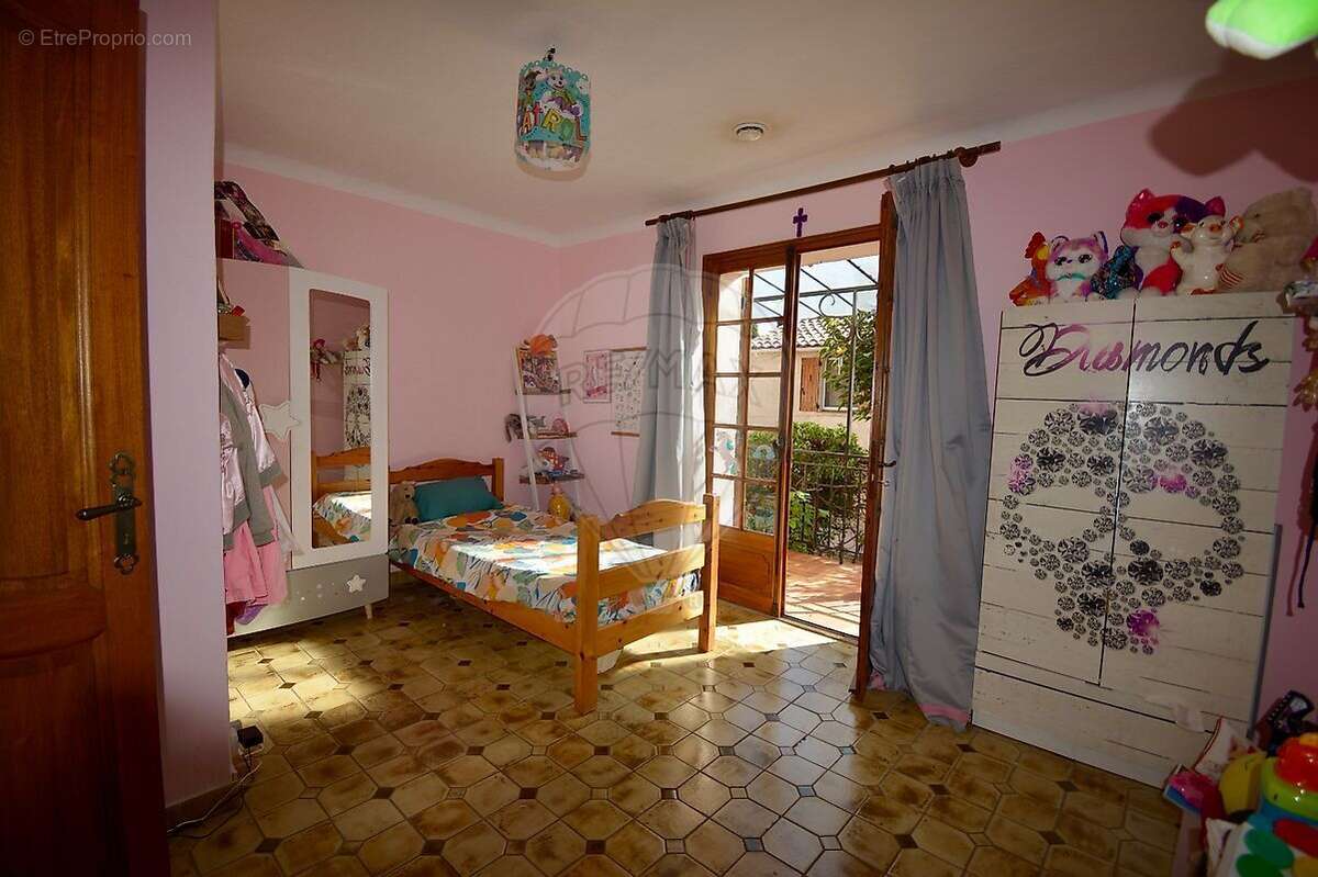 Maison à LE MUY