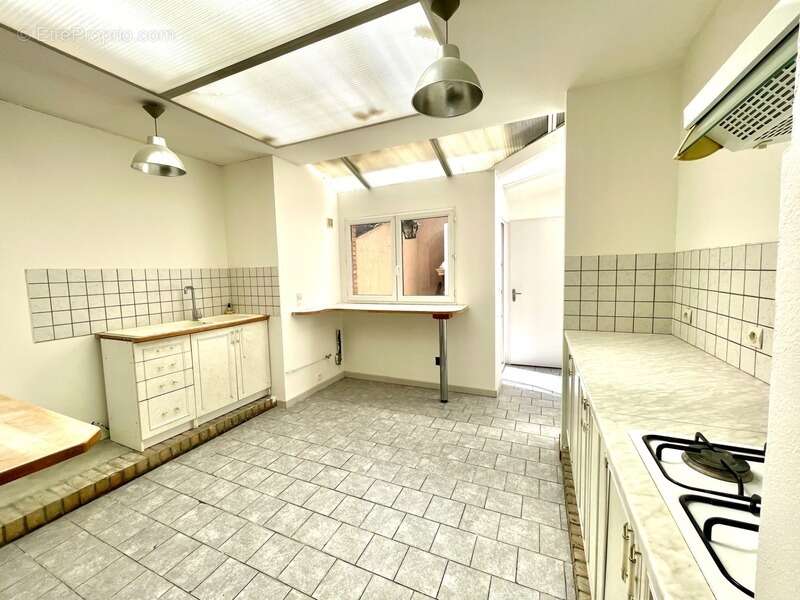 Maison à vendre 3 pièces CALAIS (62), 87m2 , 2 chambres ( possible trois),  cour , rue calme proche centre ville et autoroute - photo 8