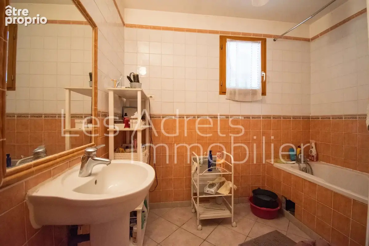 Maison au calme avec 4 chambres, grand terrain et superbe potentiel - photo 17