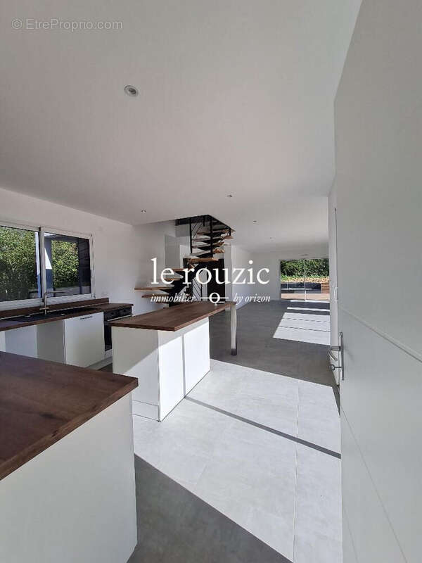 Maison 134 m² à Chartres-De-Bretagne  - photo 2