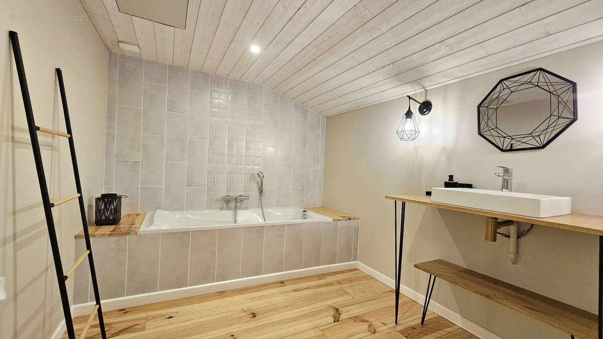 Maison à LES HERBIERS