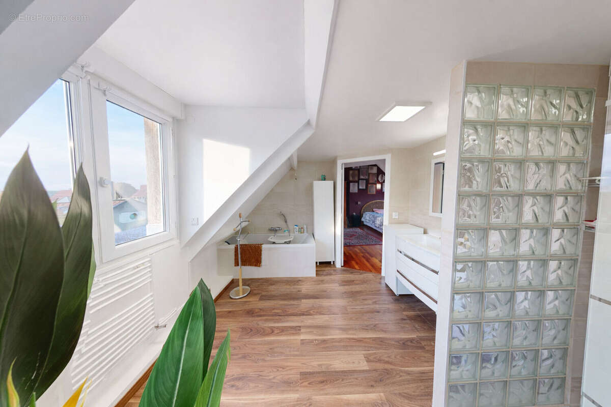 Maison familiale atypique avec piscine intérieure et espace bien-être - Torcy - photo 15