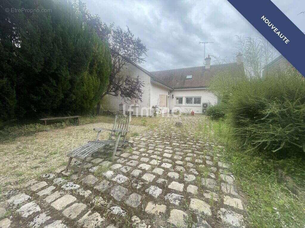 Maison à BEAUNE-LA-ROLANDE