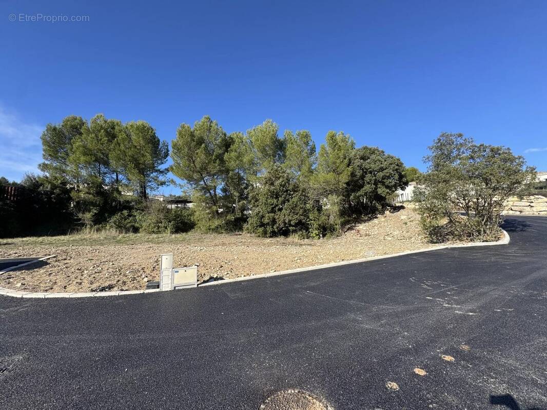 Terrain à SAINT-BAUZILLE-DE-MONTMEL