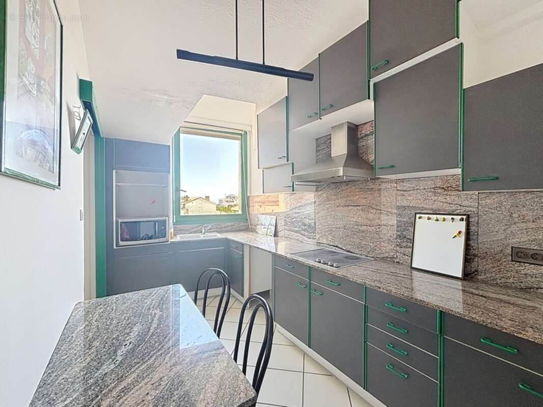 Appartement à vendre 4 pièces  (07) - Superficie 76 m2 loi Carrez - Ascenseur - photo 2