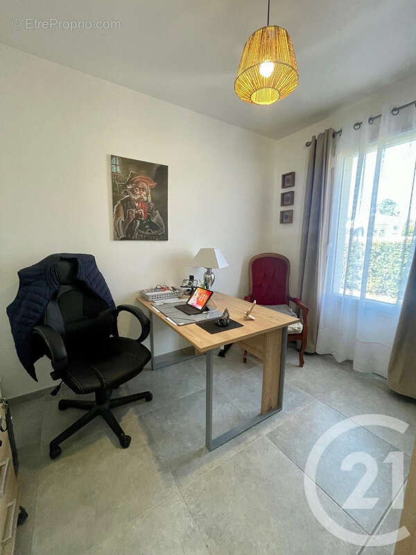 Maison 110 m² à Saint-Medard-De-Guizieres  - photo 6