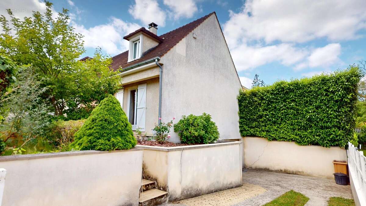 Maison à COUBRON
