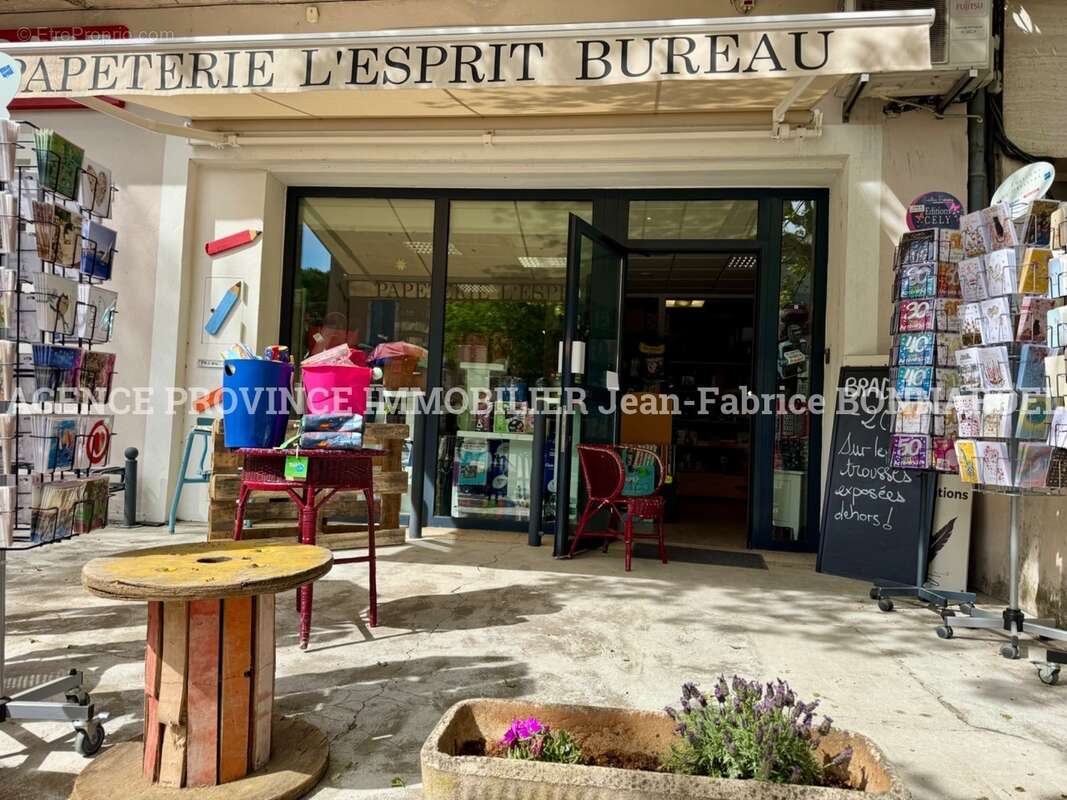 Commerce à SAINTE-CECILE-LES-VIGNES