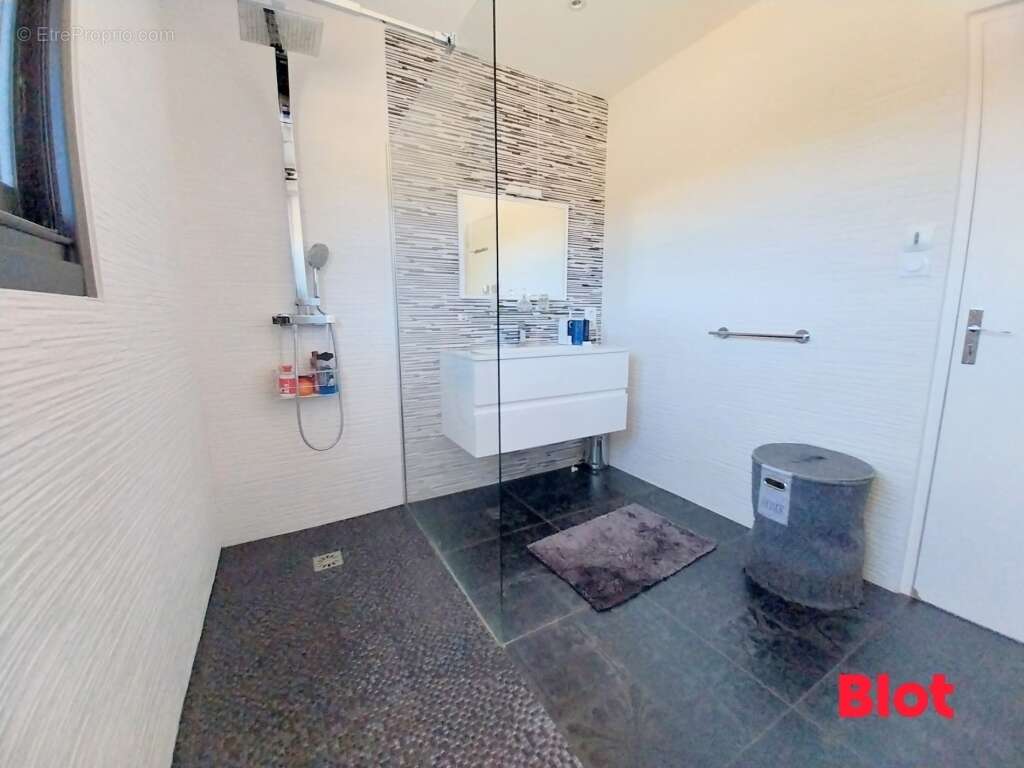 Maison 180 m² à Caudan  - photo 8