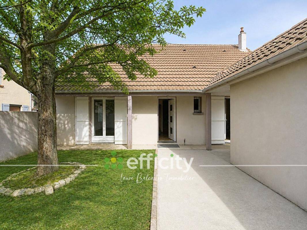 Maison à COMBS-LA-VILLE