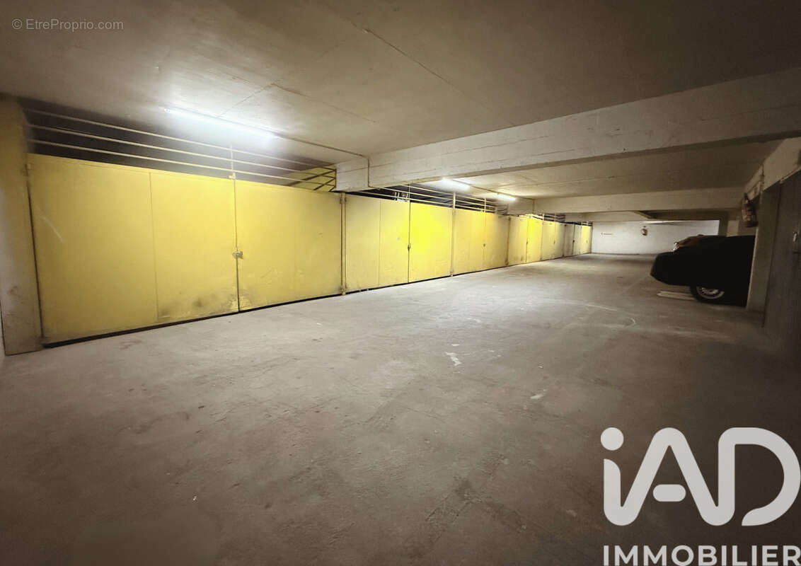 Photo 2 - Parking à PARIS-18E