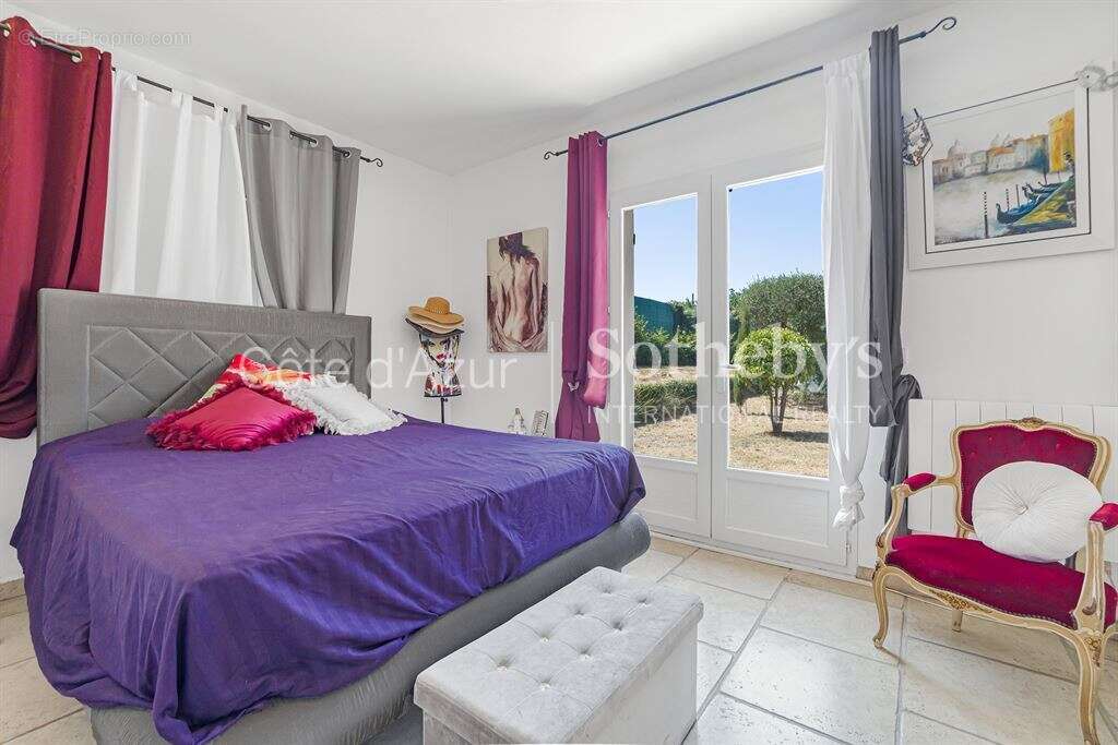 Villa provençale avec dépendance, piscine et potentiel d'extension sur terrain de 3 000 m² - photo 5