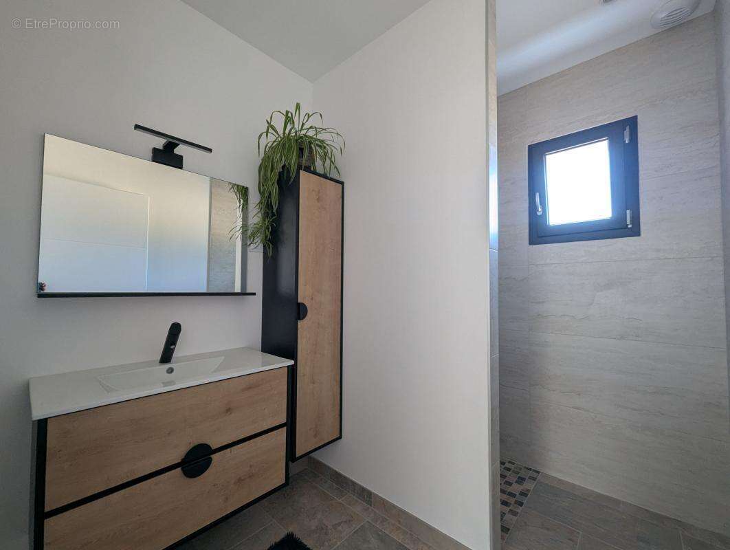 Maison à LES MATHES