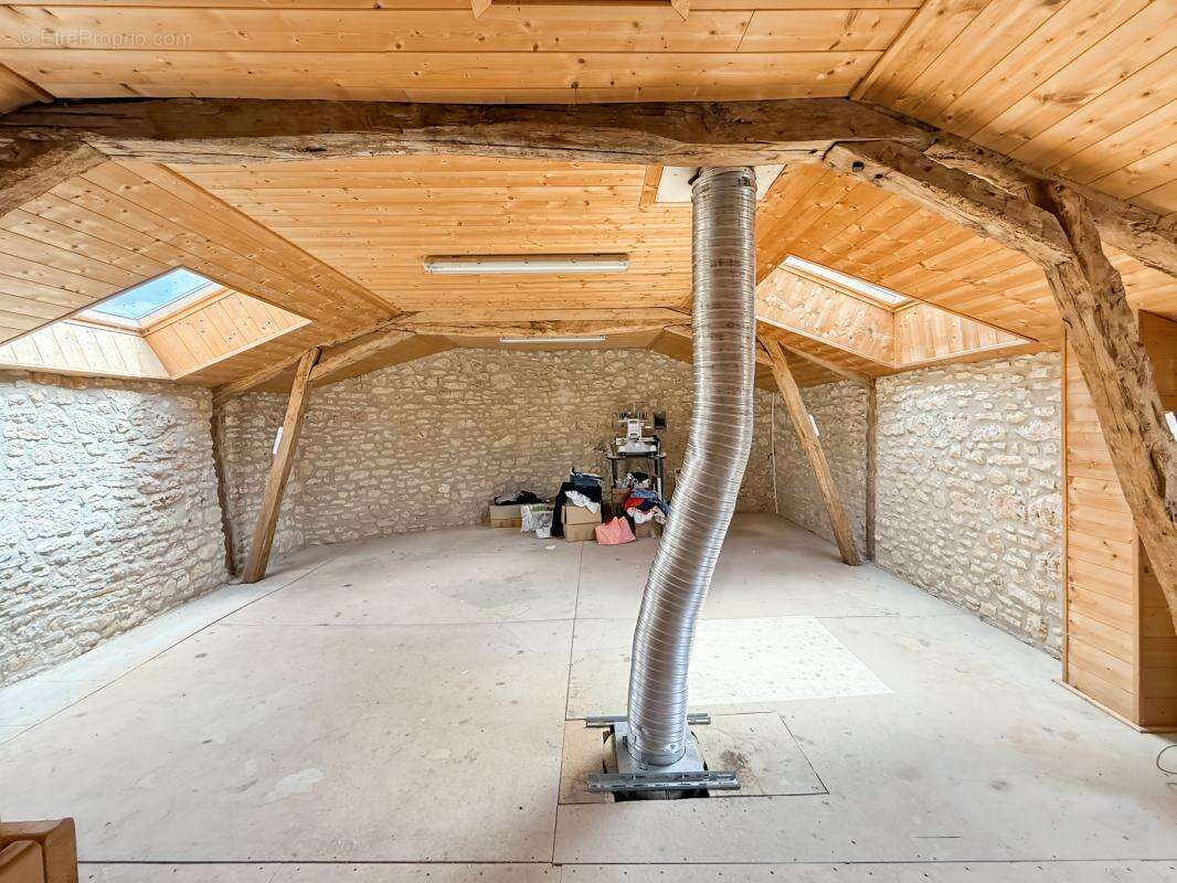 Maison à SAVIGNAC-LES-EGLISES