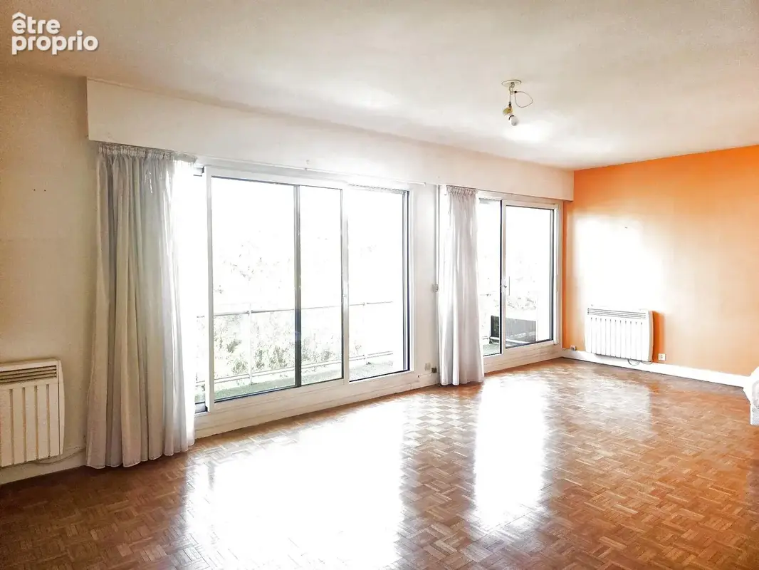 Bel appartement familial de 4 pièces avec balcons et parkings   À fort potentiel ! - photo 2