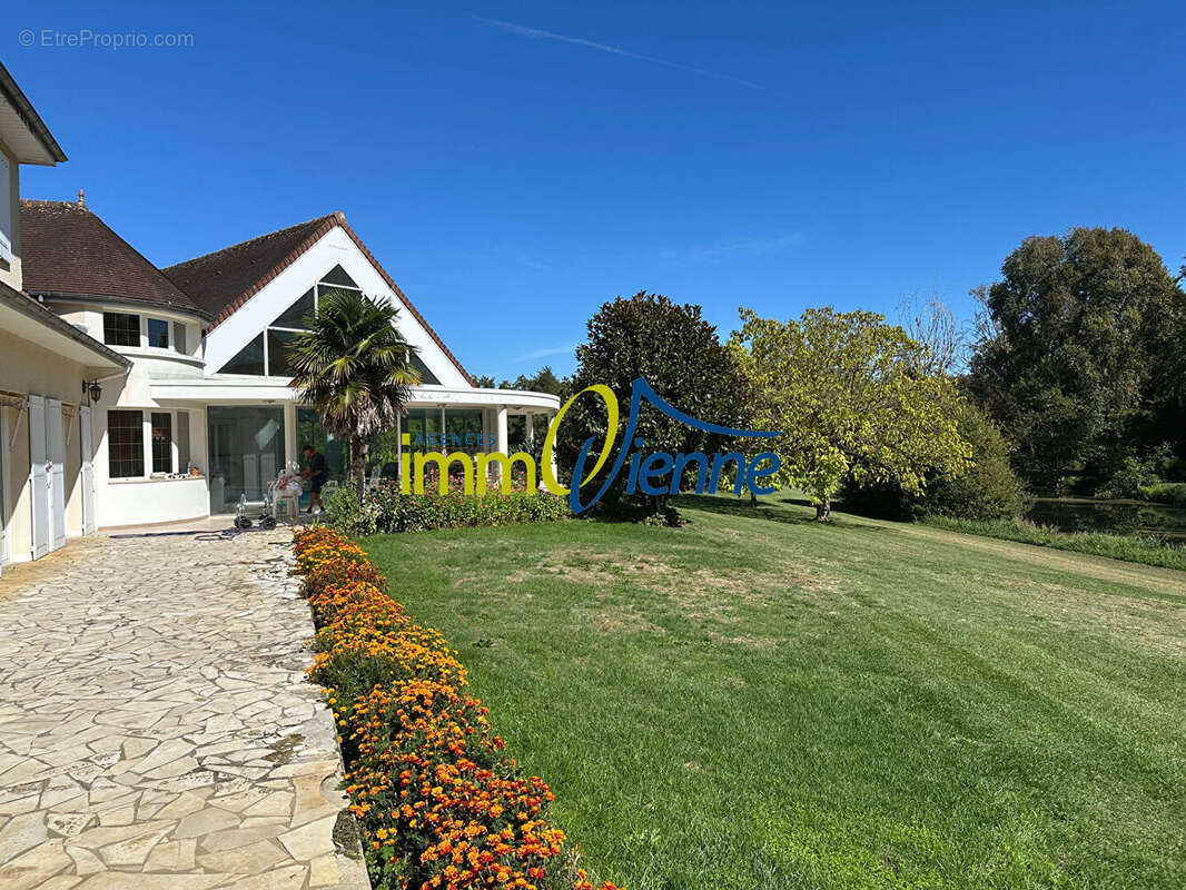 Maison à NIEUIL-L&#039;ESPOIR