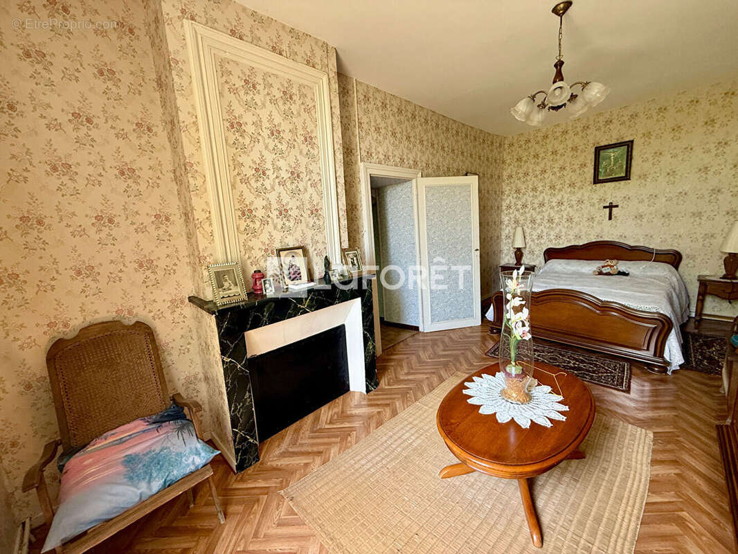 Maison à SAINTE-CROIX-DU-MONT