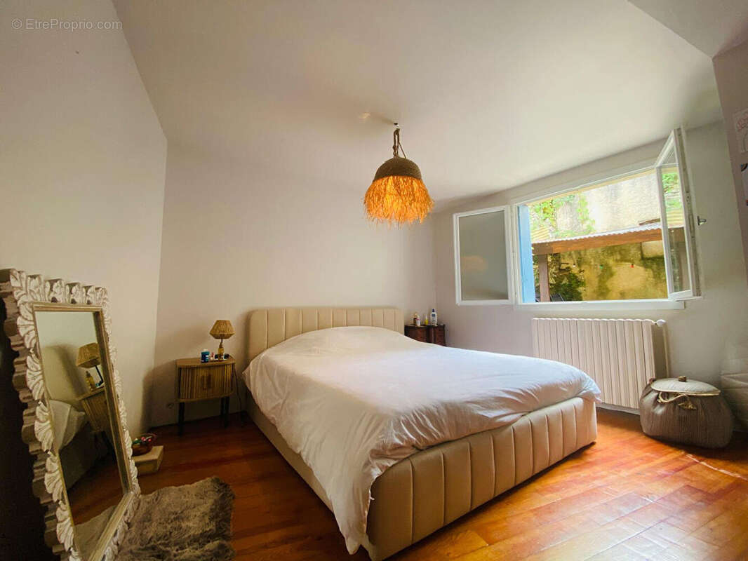 Maison familiale mitoyenne 165 m², 5 chambres, Proche Cahors - photo 3
