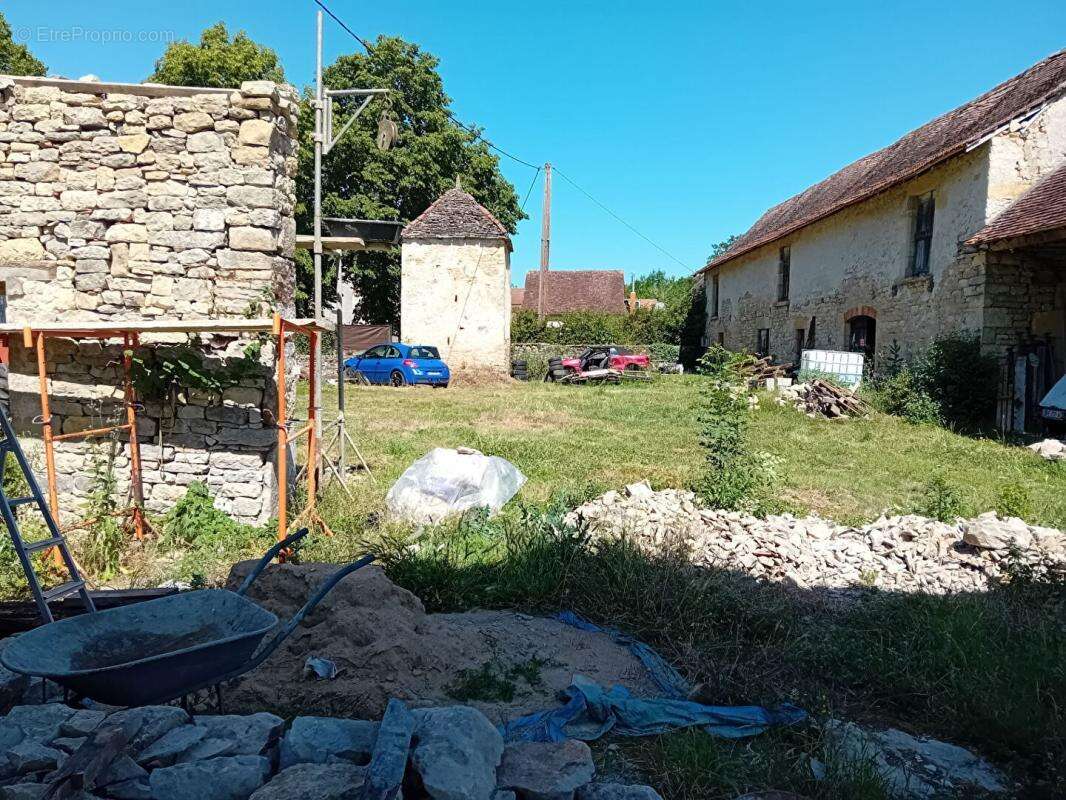 Maison à VAILHOURLES