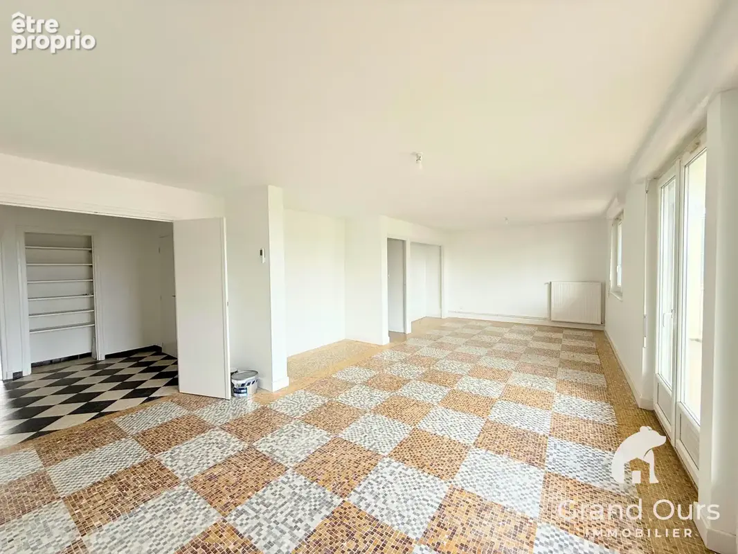 Appartement à YZEURE