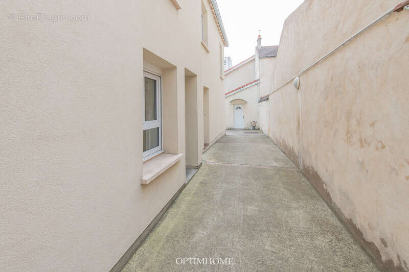 Appartement à COURBEVOIE