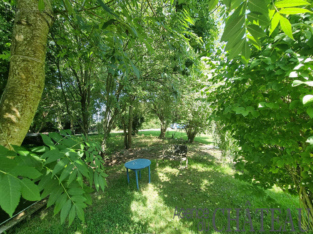 Propriété de charme avec fort potentiel locatif. Terrain de 5641 m² - photo 2