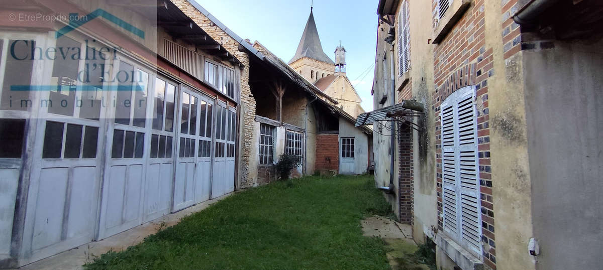 Maison à COUSSEGREY