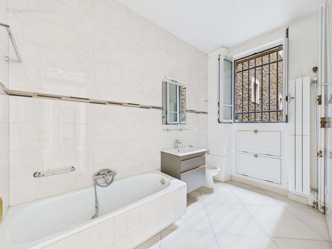 Appartement à PARIS-14E