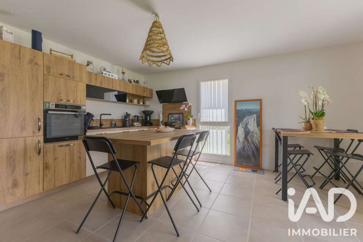 Appartement 85 m² à Challes-Les-Eaux  - photo 6