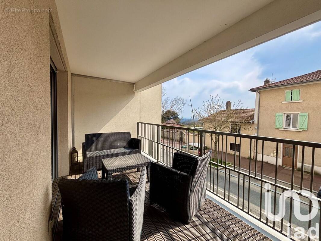 Photo 1 - Appartement à LA TOUR-DE-SALVAGNY